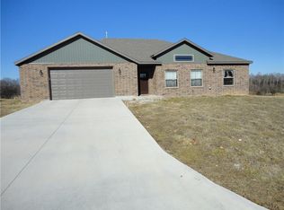 108 NW 12th Ave, Gentry, AR 72734