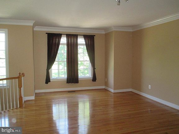 5th image of 727 Vestal St