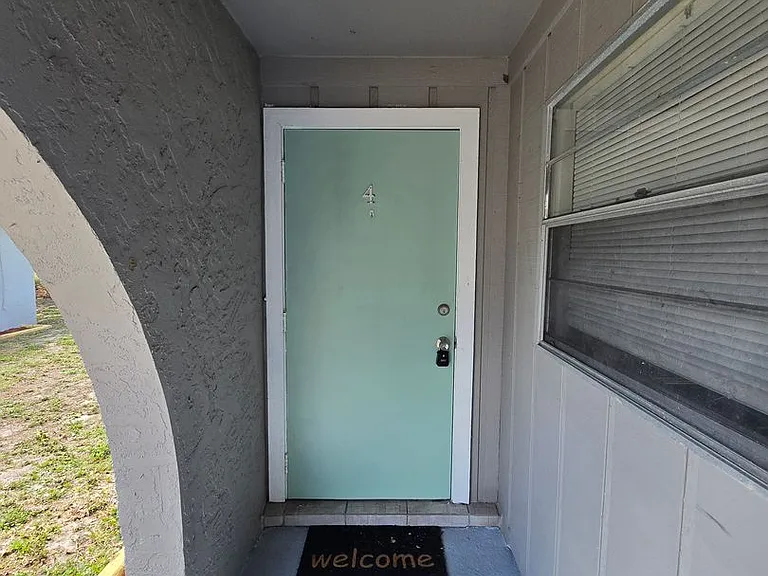 702 SE 47th St #4 — Photo 3