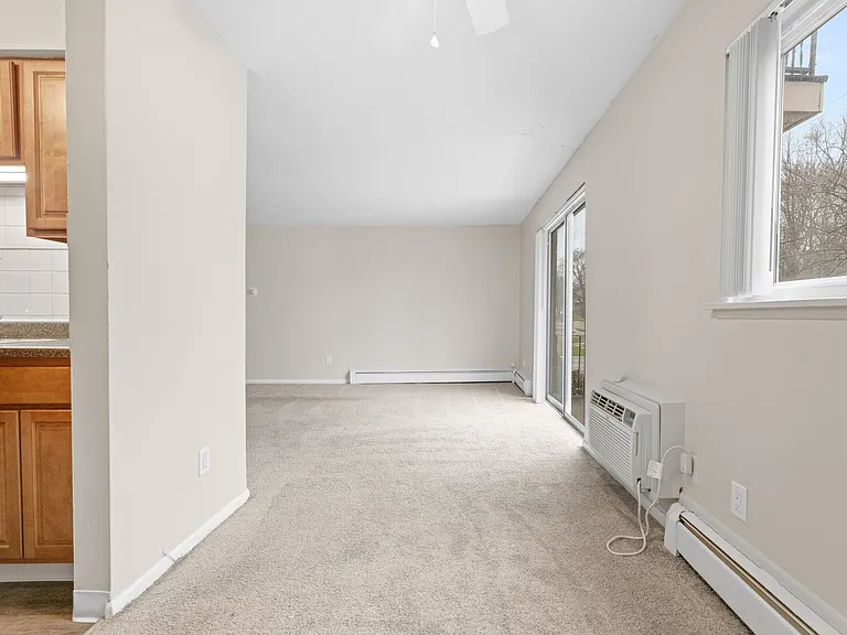 The Hillcrest Apartments — Photo 31