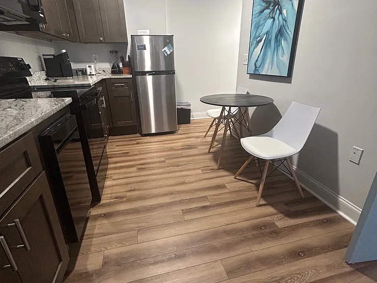 300 Laurel St #2 — Photo 8