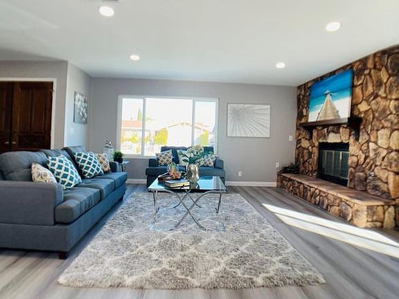 3rd image of 10284 Empress Ave