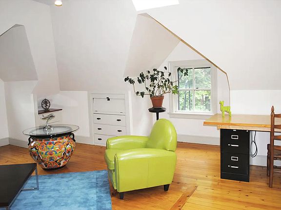 5th image of 216 Brown St #B