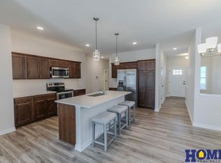 6124 S 87th St, Lincoln, NE 68526