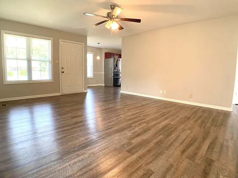 355 Broadmore Dr — Photo 4