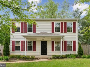 5566 Saint Charles Dr, Woodbridge, VA 22193