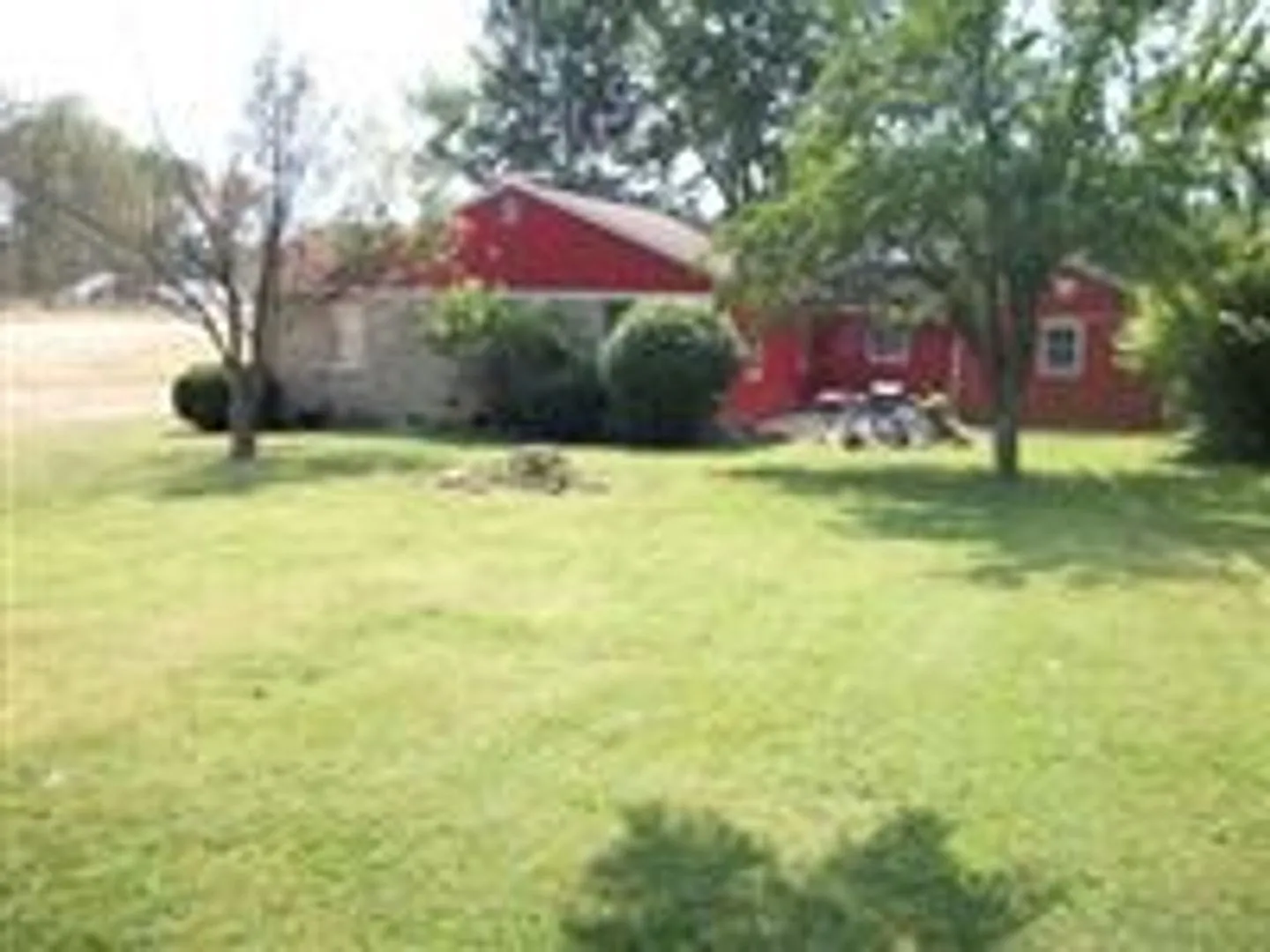 Will go fast! 3 BED house across from Memorial Stadium! — Photo 3