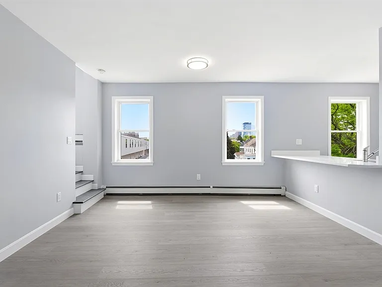 250-252 Main St #3R — Photo 7