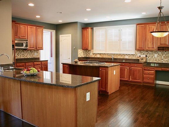4th image of 7623 Brittany Parc Ct