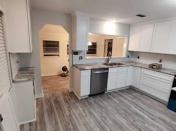 326 Washington Ave, Valparaiso, FL 32580