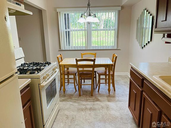 3rd image of 103 Sharon Garden Ct