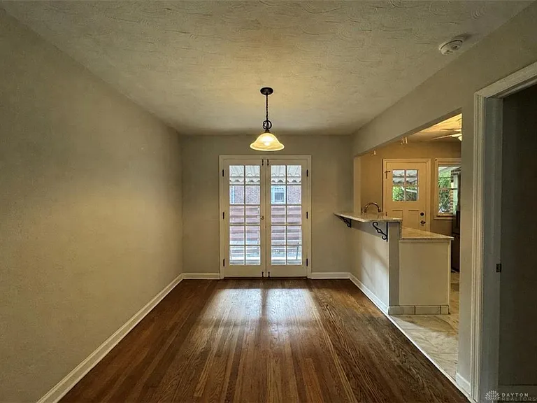 1260 Delaine Ave — Photo 5