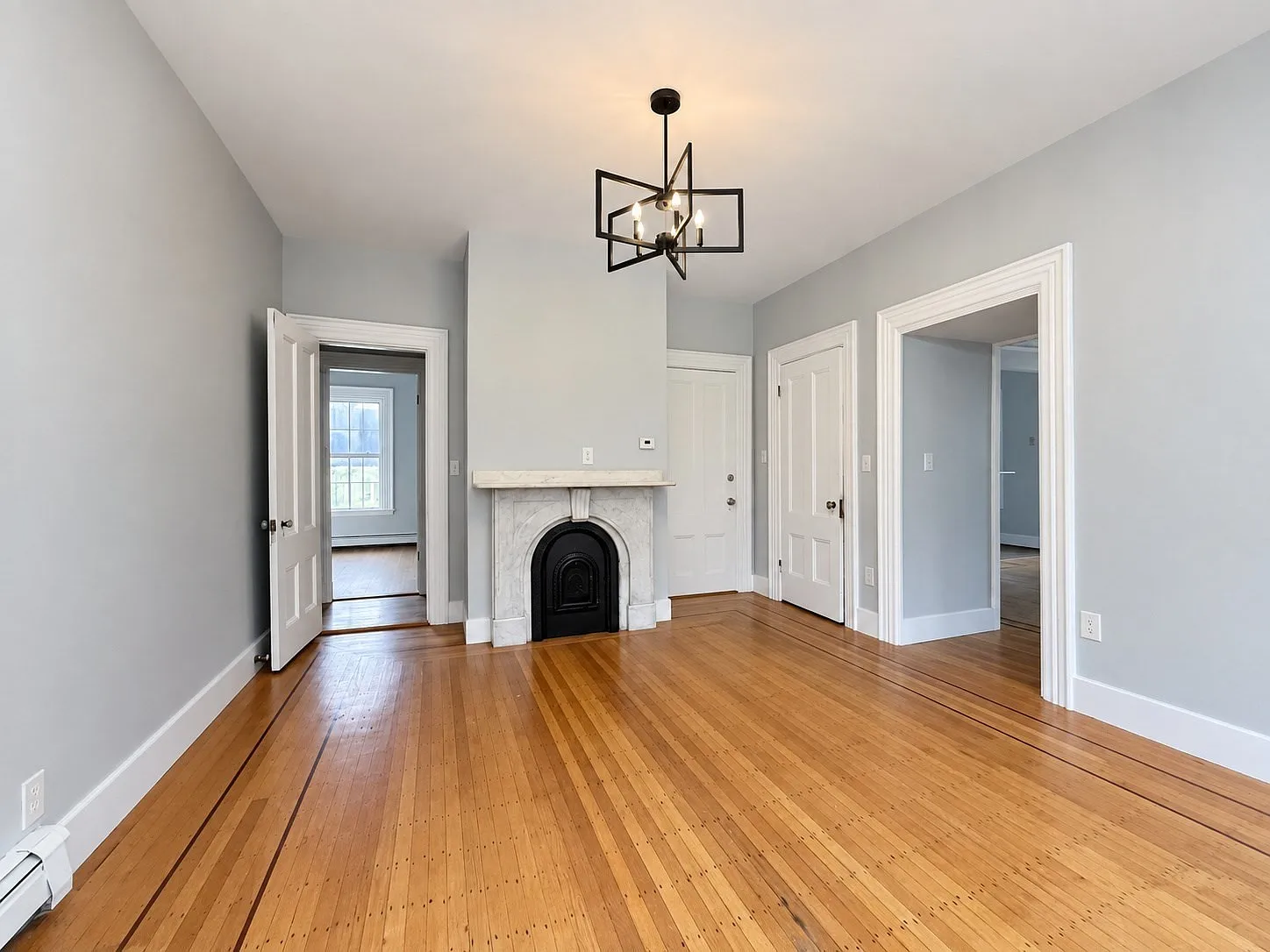3 bed, 1.0 bath, 2000 sqft, $3,600 — Photo 4