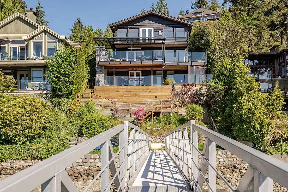 Deep Cove Rd — Photo 2