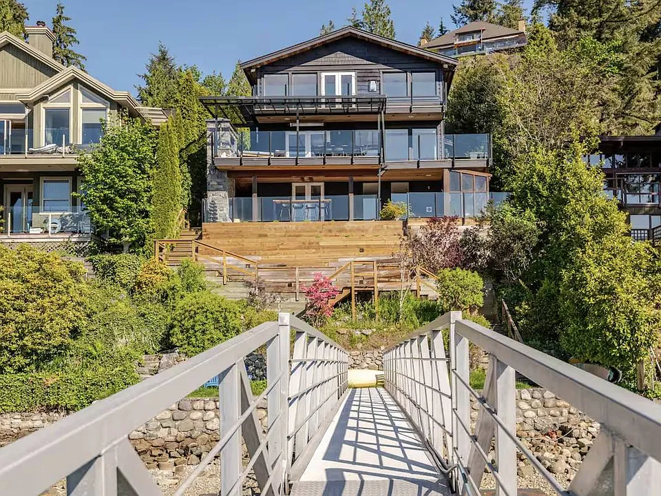 Deep Cove Rd