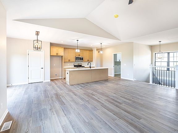 5th image of 2050 Arbor Rdg