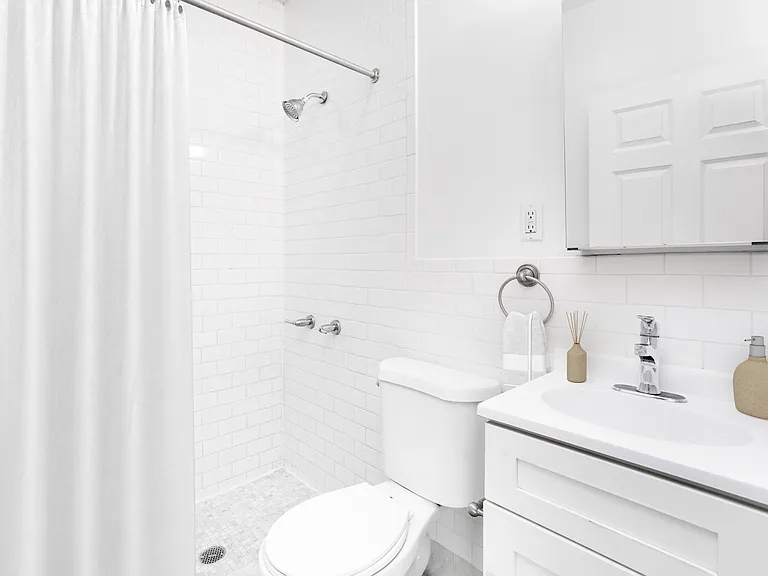 223 Bainbridge St #3R — Photo 11