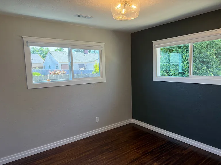 1331 G St — Photo 25
