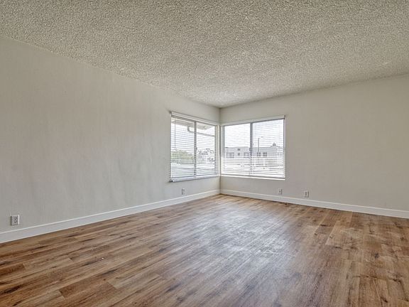 4th image of 1751 Cabrillo Ave APT I