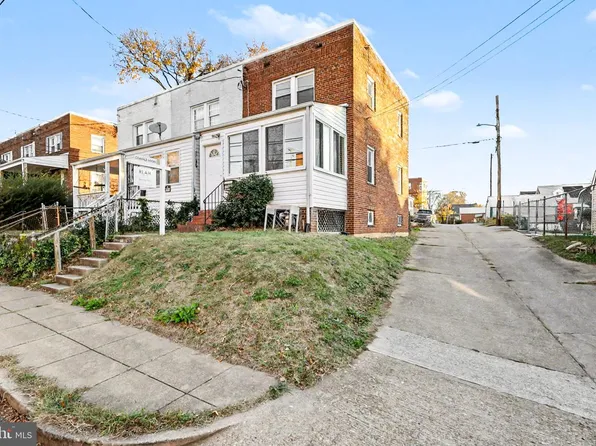 3334 10th Pl SE, Washington, DC 20032