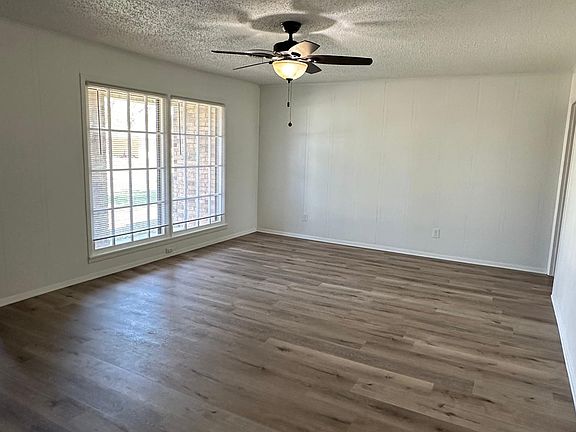 4th image of 3811 35th St