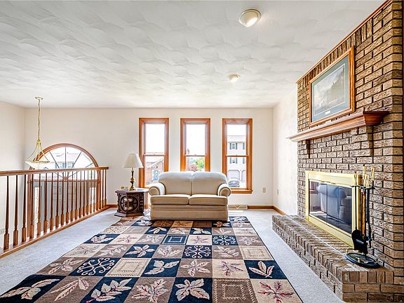 5th image of 310 Meadow Wood Dr