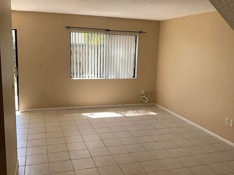 8721 Lantana Ct — Photo 2
