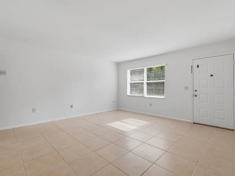 3425 NW 22nd Dr — Photo 2