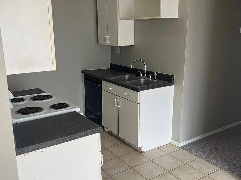 305 Casie Ct — Photo 13