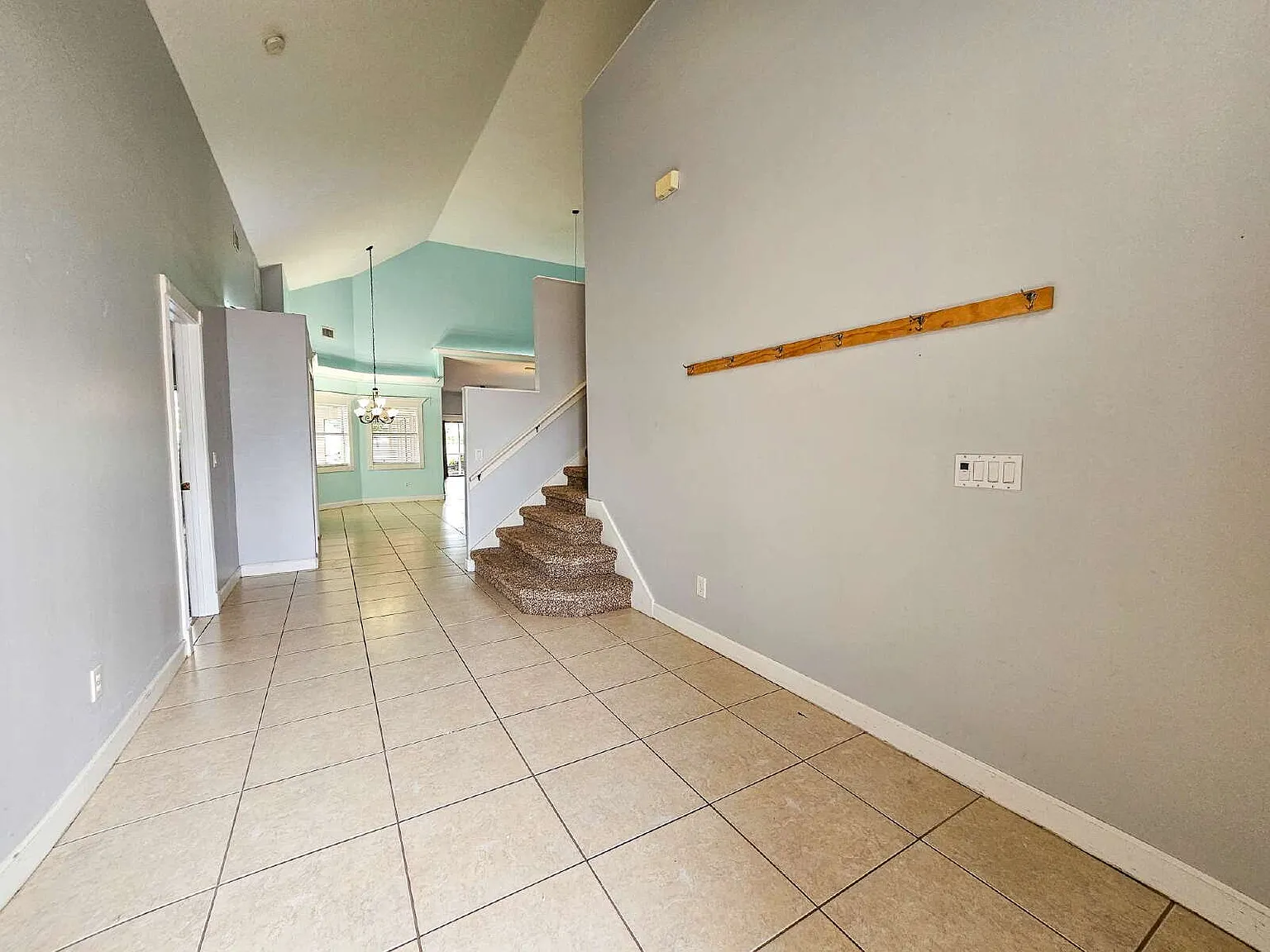 5 bed, 4.0 bath, 3309 sqft, $3,900 — Photo 4