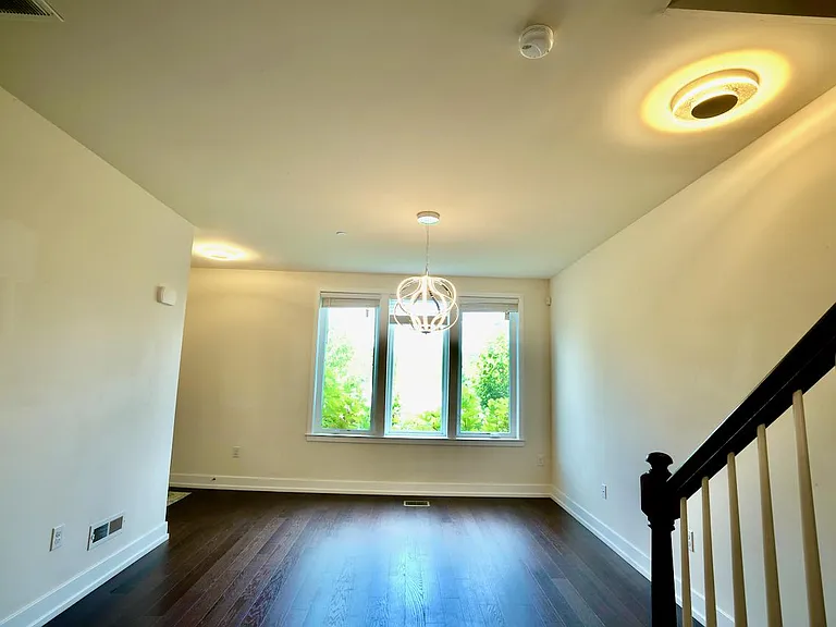 813 Lakeview Ct #44L — Photo 9