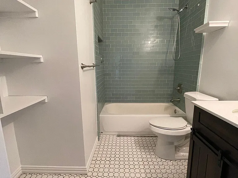 820 N Marion Ave — Photo 2