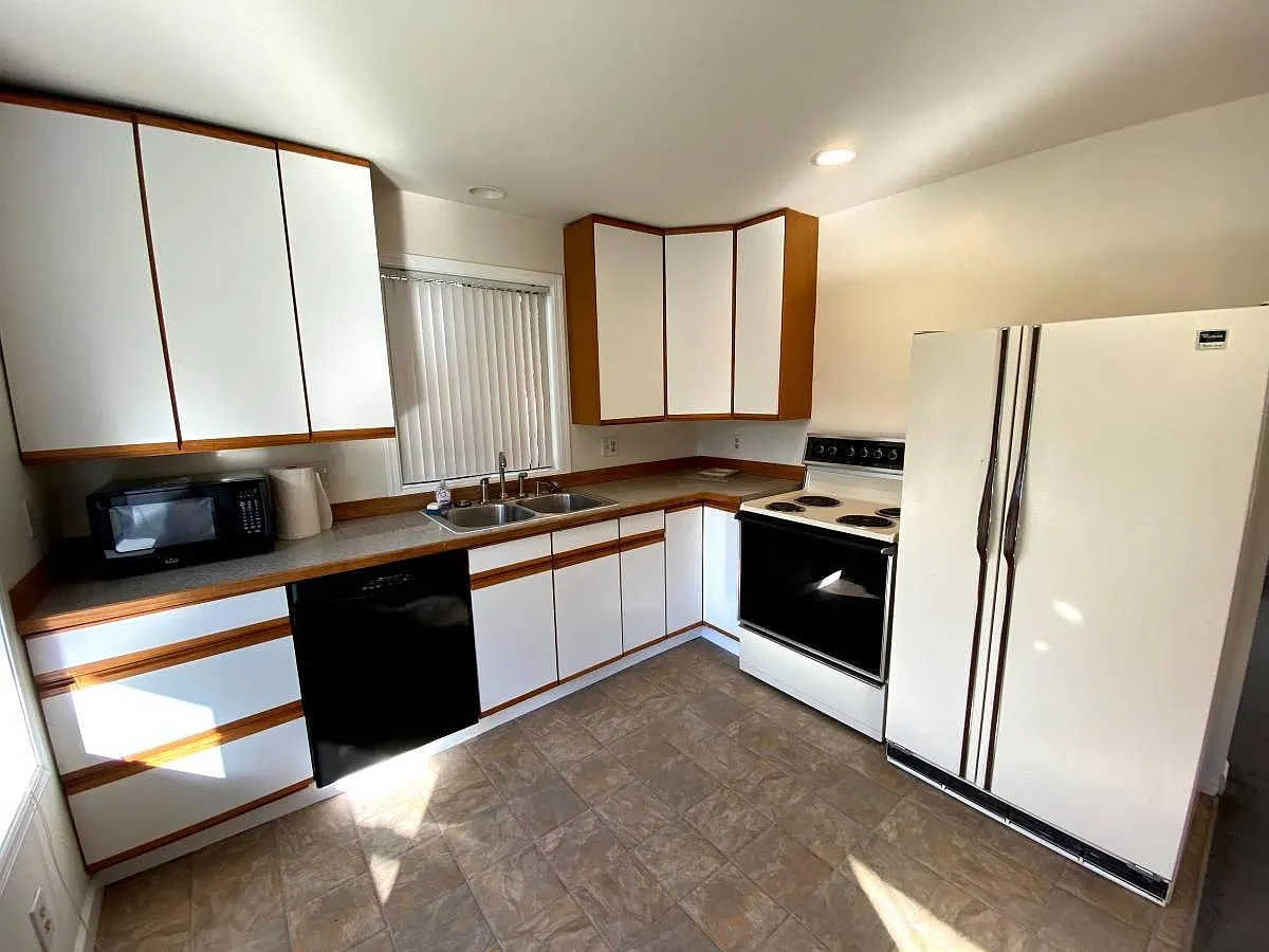 3 bed, 1300 sqft, $2,795 — Photo 3