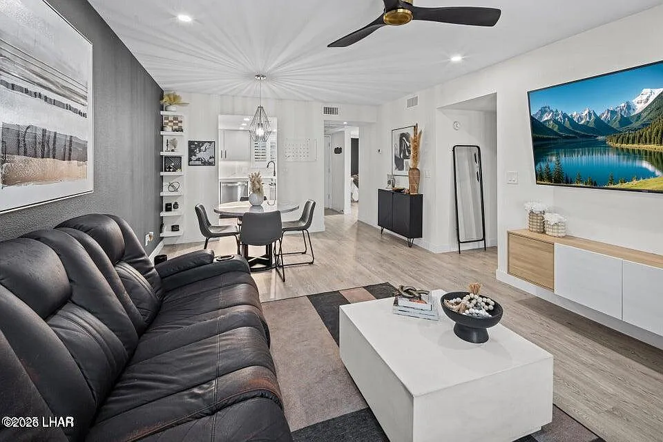 2 bed, 2.0 bath, 915 sqft, $1,800 — Photo 3