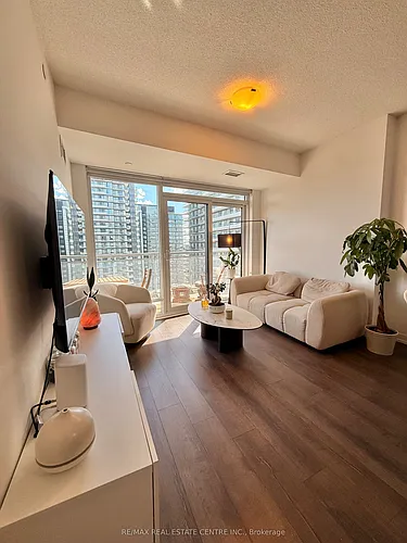 2520 Eglinton Ave W Photo 1