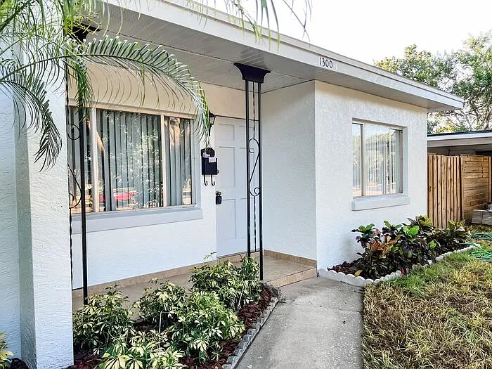 3 bed, 1.0 bath, 1206 sqft, $2,490 — Photo 4