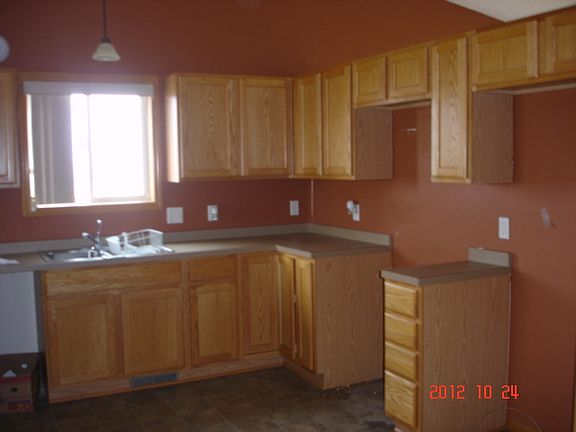 4th image of 562 4th Circle Dr SE