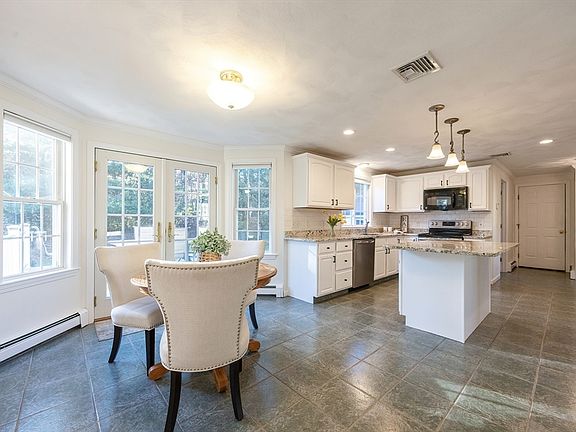 2nd image of 11 Buckthorn Ln