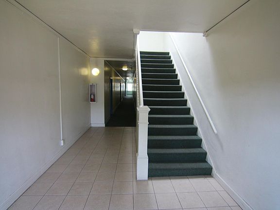 4th image of 563 N Heliotrope Dr #106A