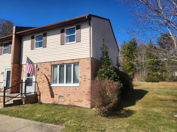 617 Sapphire Ln, Beckley, WV 25801