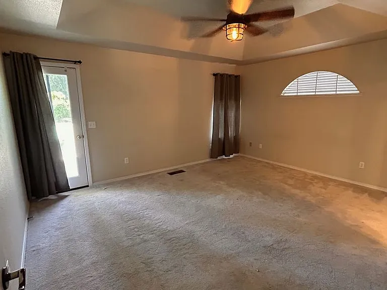 4033 W Douglas Ave — Photo 21