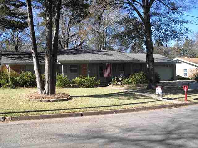 1st image of 3303 Lynnwood Dr