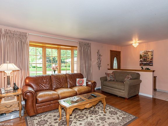 4th image of 1160 N Millns Ln