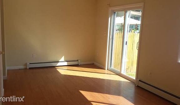 33 n aspen rd living rm