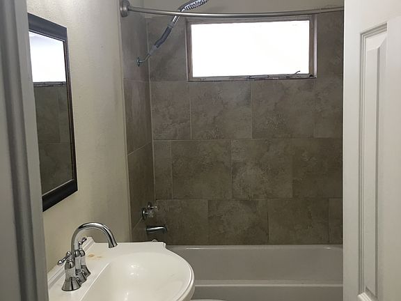 5th image of 334 W Coral Way