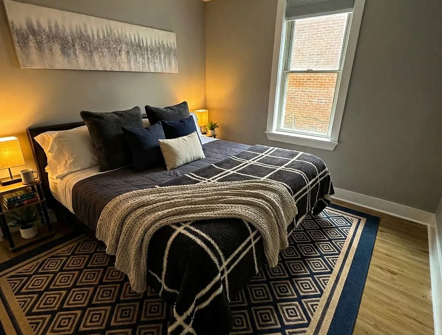 1 bed, 1.0 bath, 990 sqft, $2,582 — Photo 2