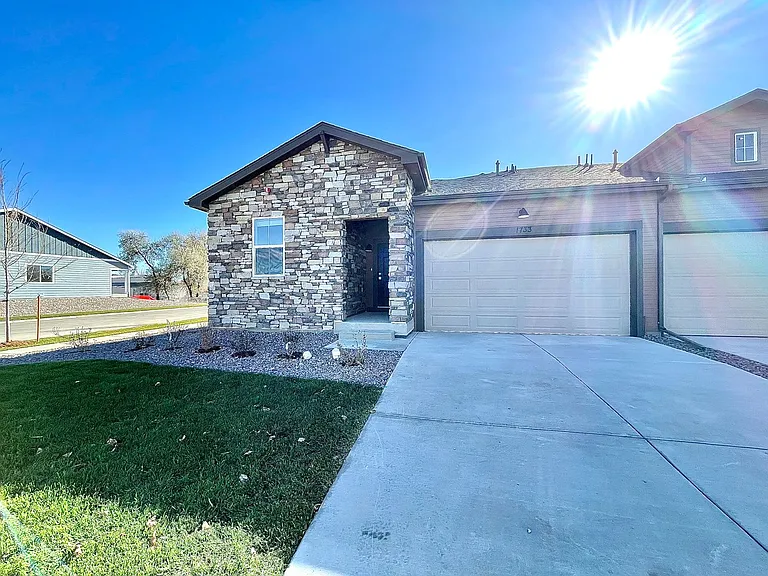 1733 Dancing Cattail Dr — Photo 2
