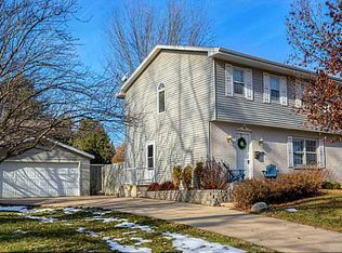 2916 78th St, Urbandale, IA 50322