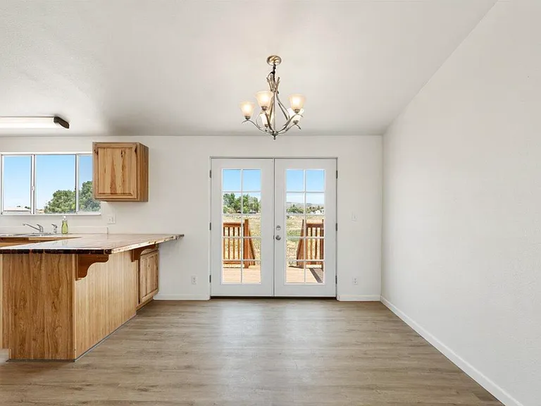 24175 N Los Angeles St — Photo 9