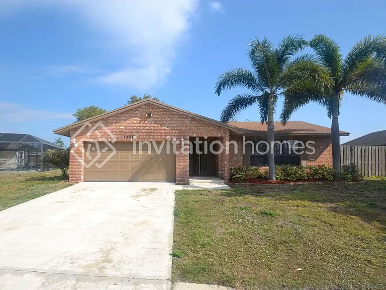 1454 SW 26th Ave — Photo 1